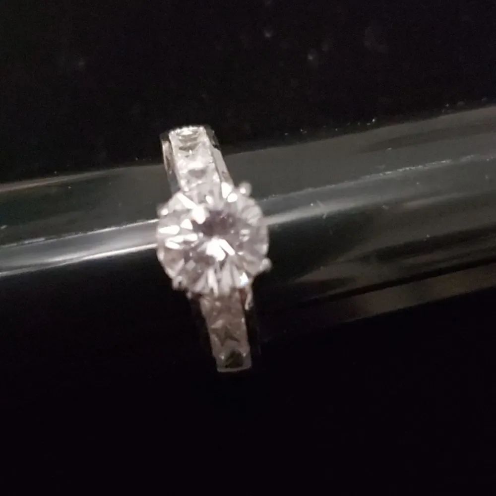 Simulated diamond ring - Picture 2 of 4